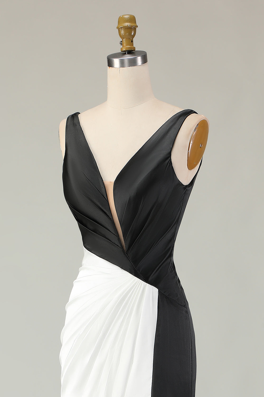 Black and White Mermaid V Neck Long Formal Dress