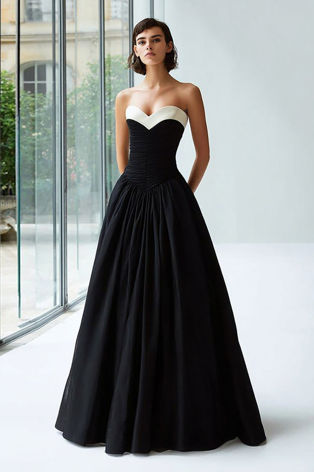 Elegant Black and White Ruched A-Line Strapless Formal Dress