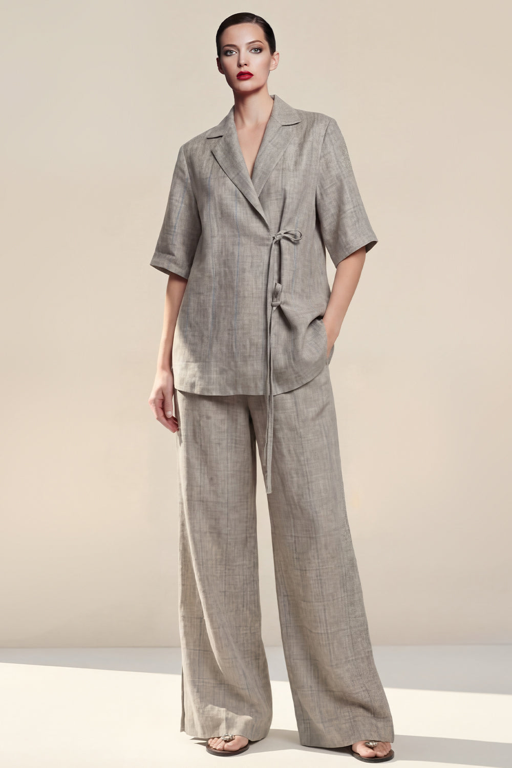 Notched Lapel 2 Piece Grey Women's Linen Suits with Half Sleeves