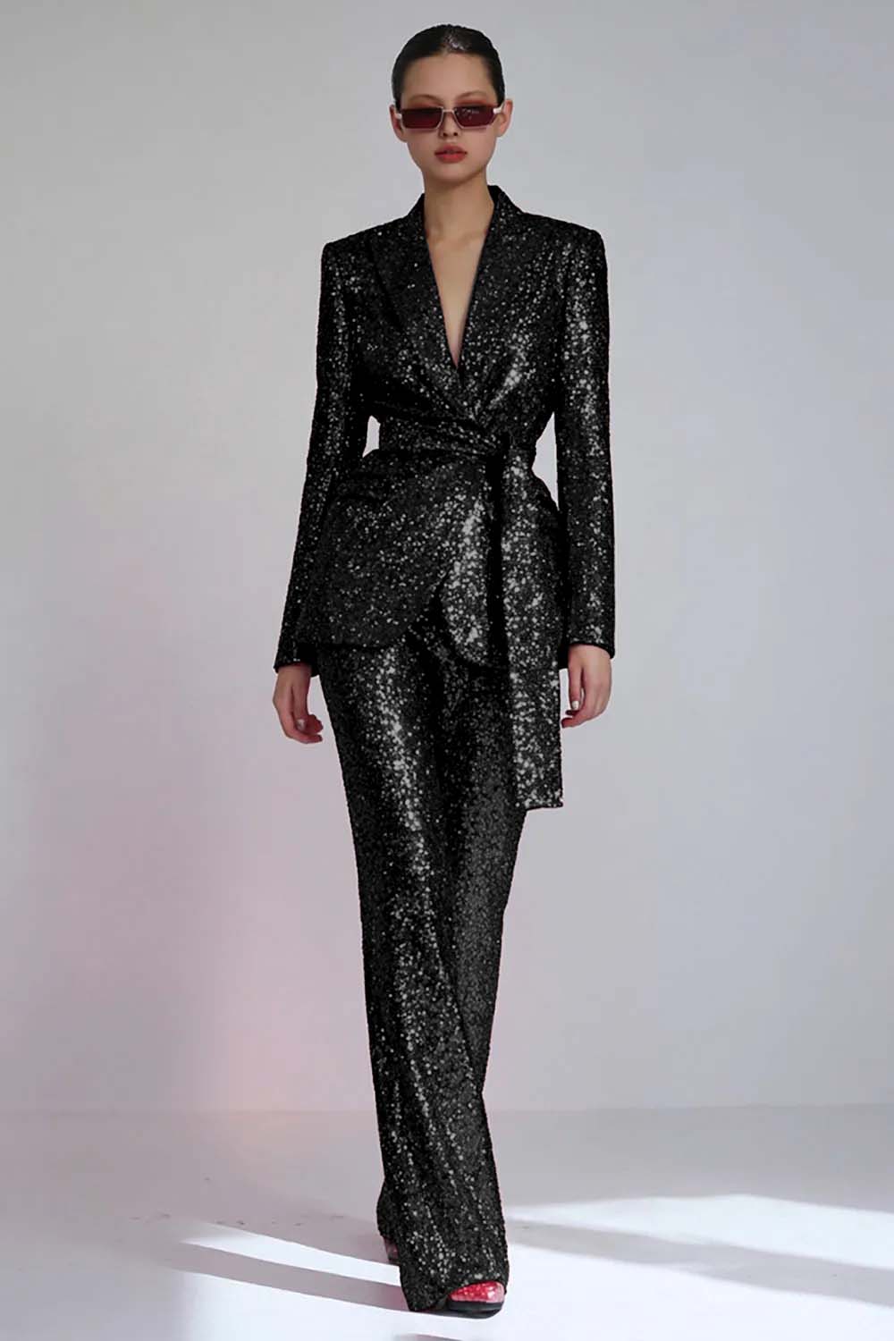 Red Peak Lapel 2-Piece Women Prom Suits with Sequins