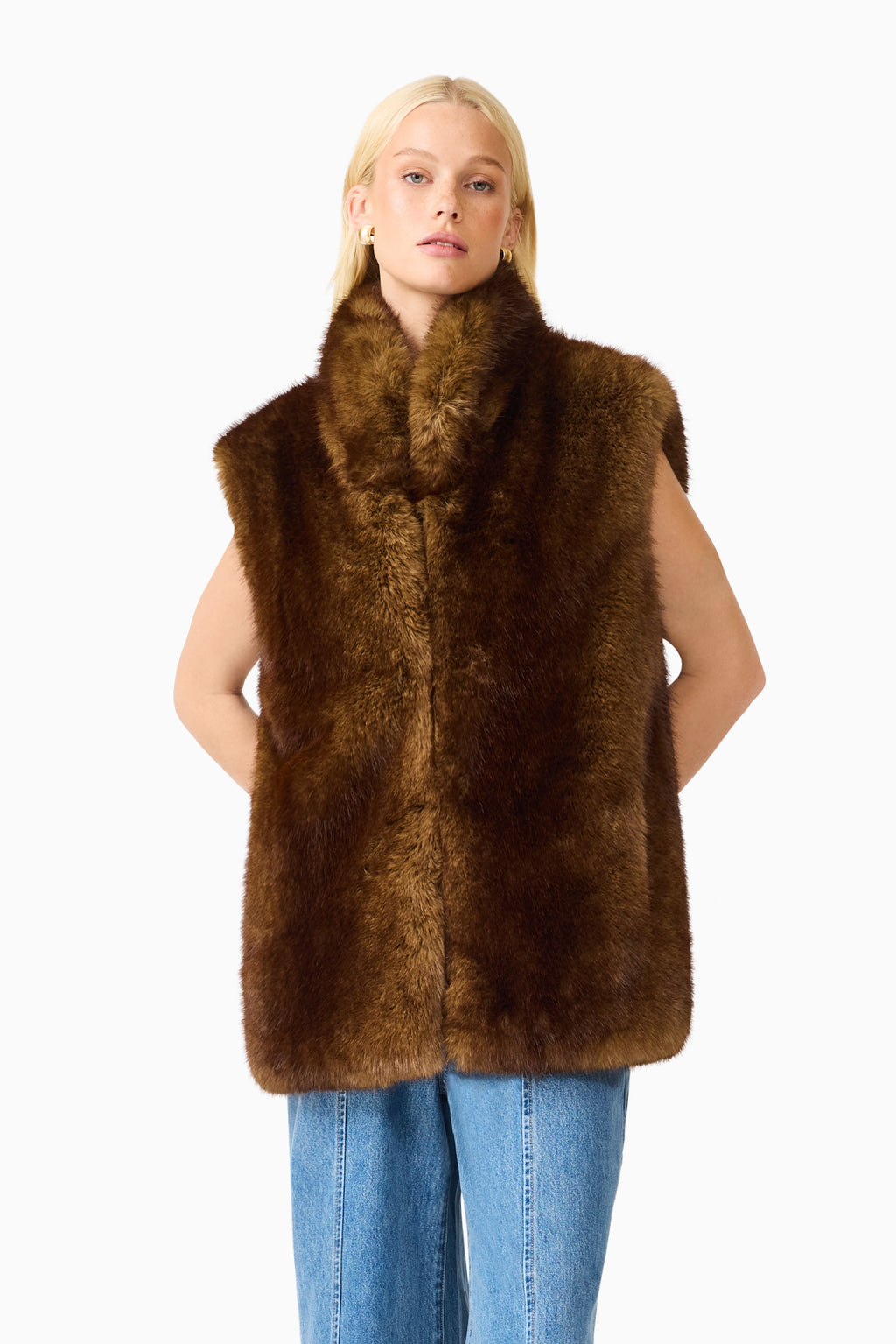 CURAAE Winona Vest in Brown