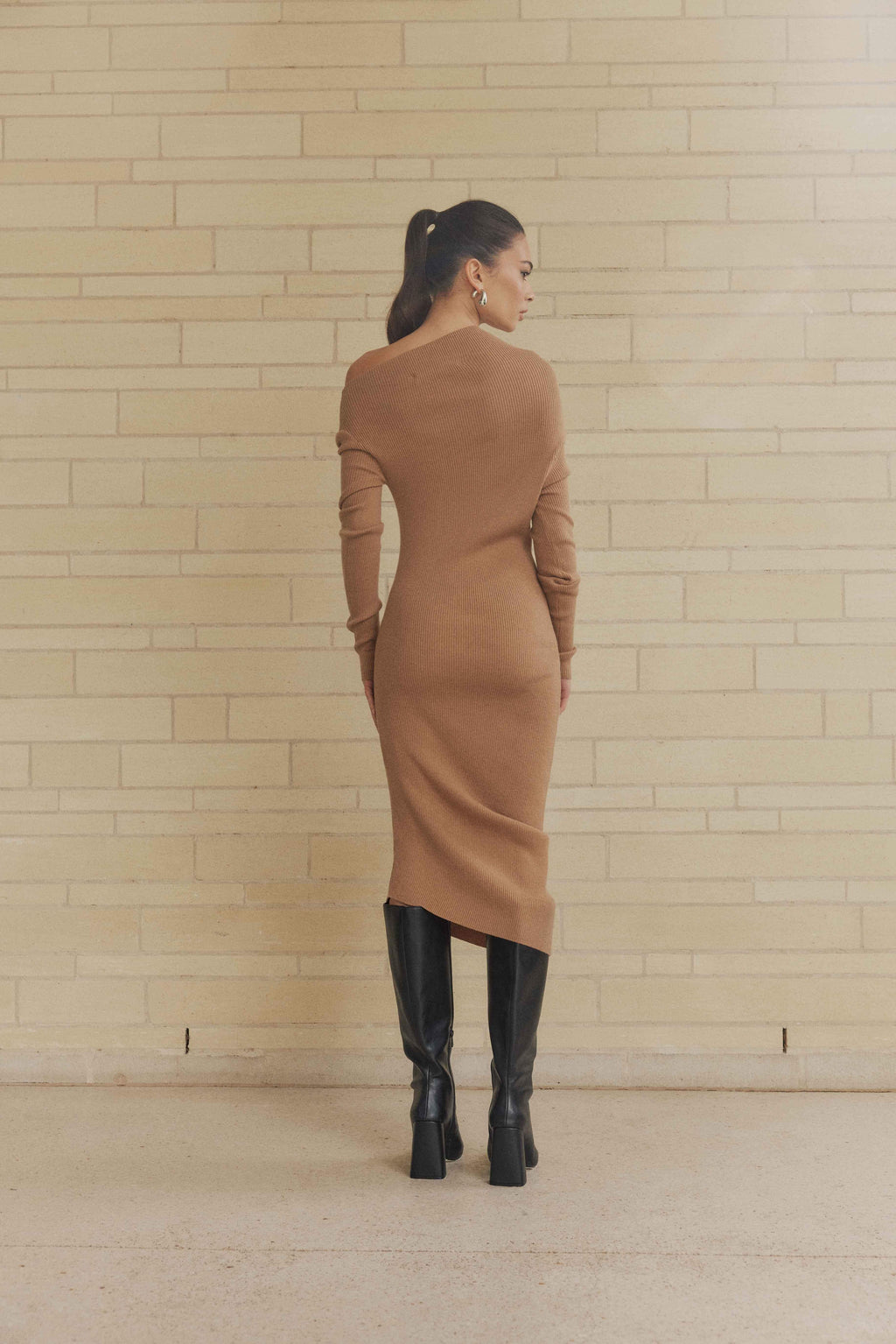 CURAAE Edin Knit Midi Dress In Brown