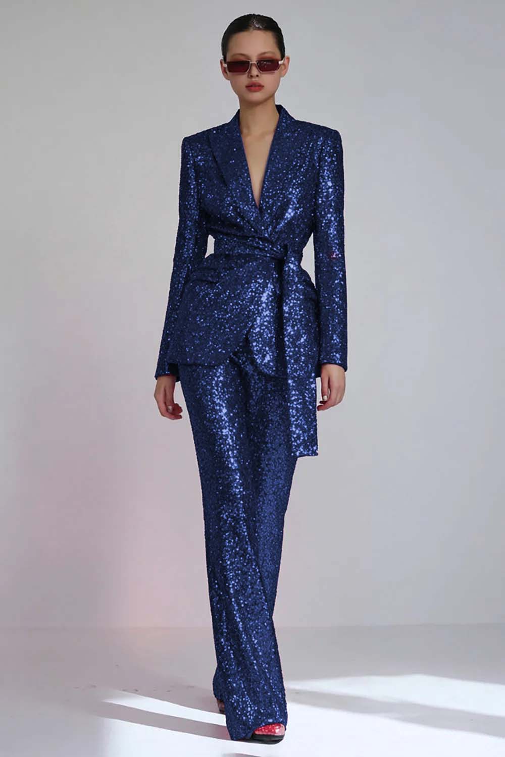 Red Peak Lapel 2-Piece Women Prom Suits with Sequins